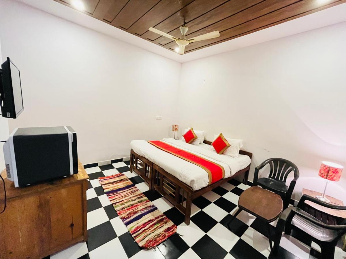 Red Sea Beach Resort Anjuna Exterior photo